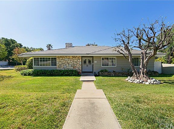 3rd image of 754 E Calabria Dr