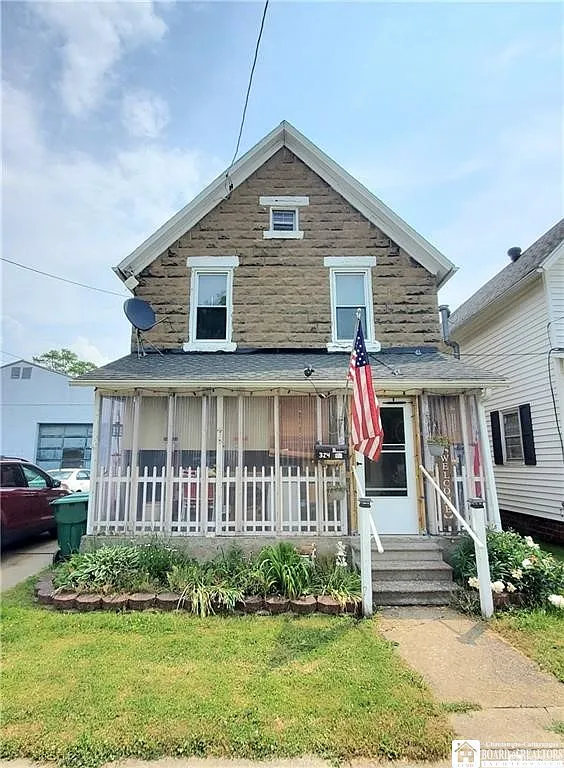 324 N 9th St photo 1