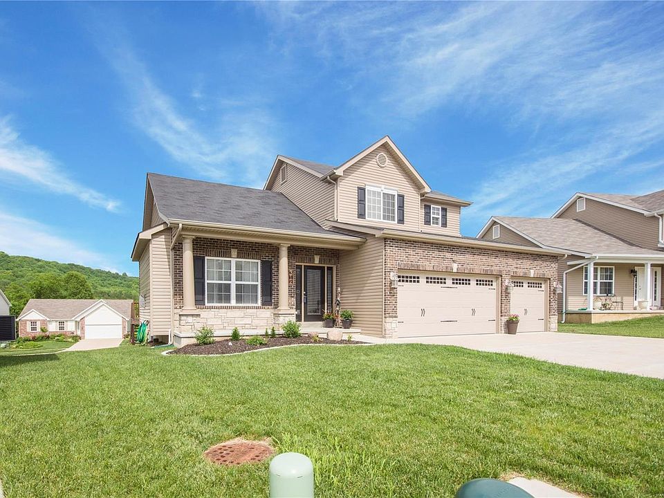 2nd image of 312 Amber Bluff Ln
