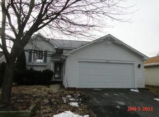 2439 Red Bud Ln, Aurora, IL 60502