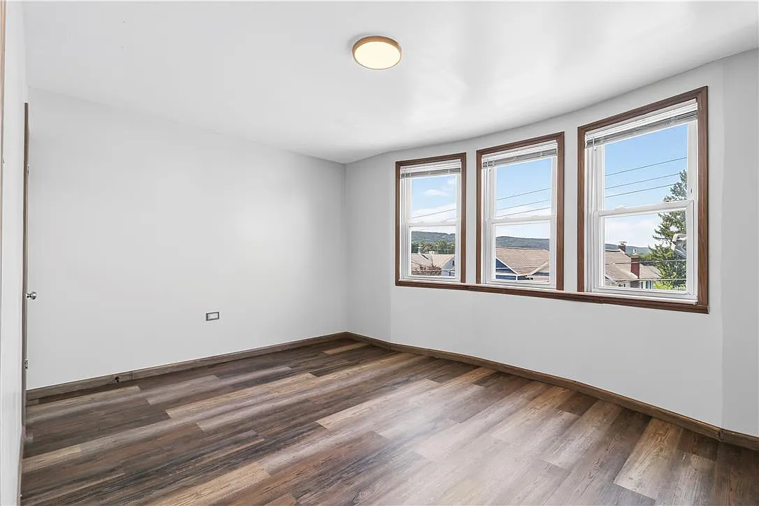 1 bed, 1.0 bath, $1,100 — Photo 2