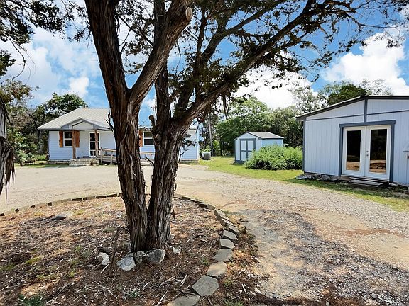 3rd image of 1101 Valley View Rd