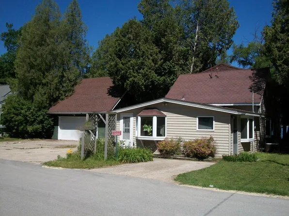 1324 W Green Lake DRIVE, West Bend, WI 53090
