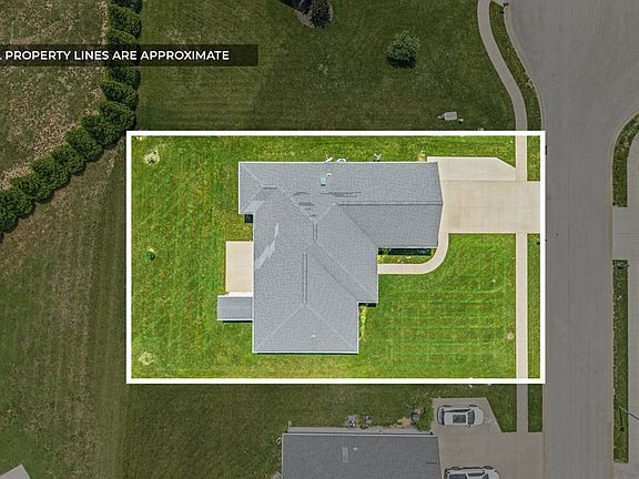 3rd image of 411 Yorkshire Way