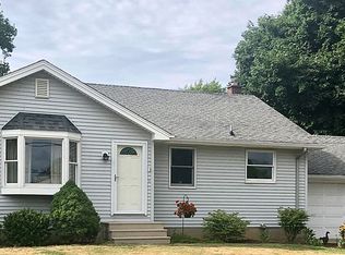 2053 Saunders Settlement Rd, Niagara Falls, NY 14304