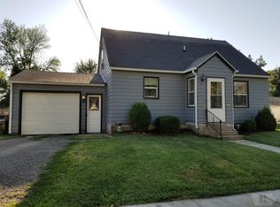 907 S 11th St, Oskaloosa, IA 52577