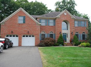 14 Apple Ln, Wayne, NJ 07470