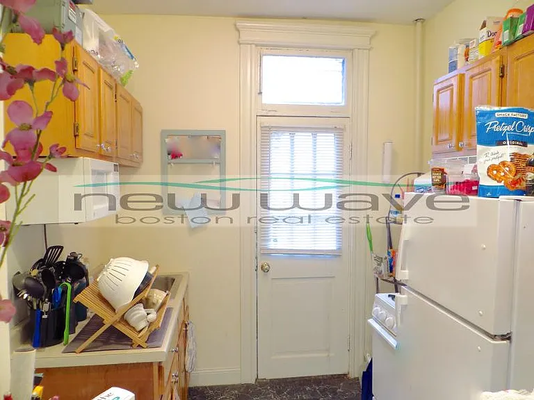 100 Queensberry St #7 — Photo 13