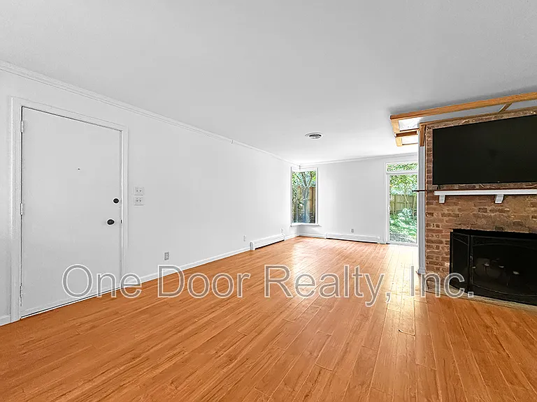 712 Powell St — Photo 3