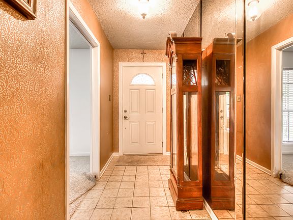 3rd image of 8417 Indian Hills Blvd
