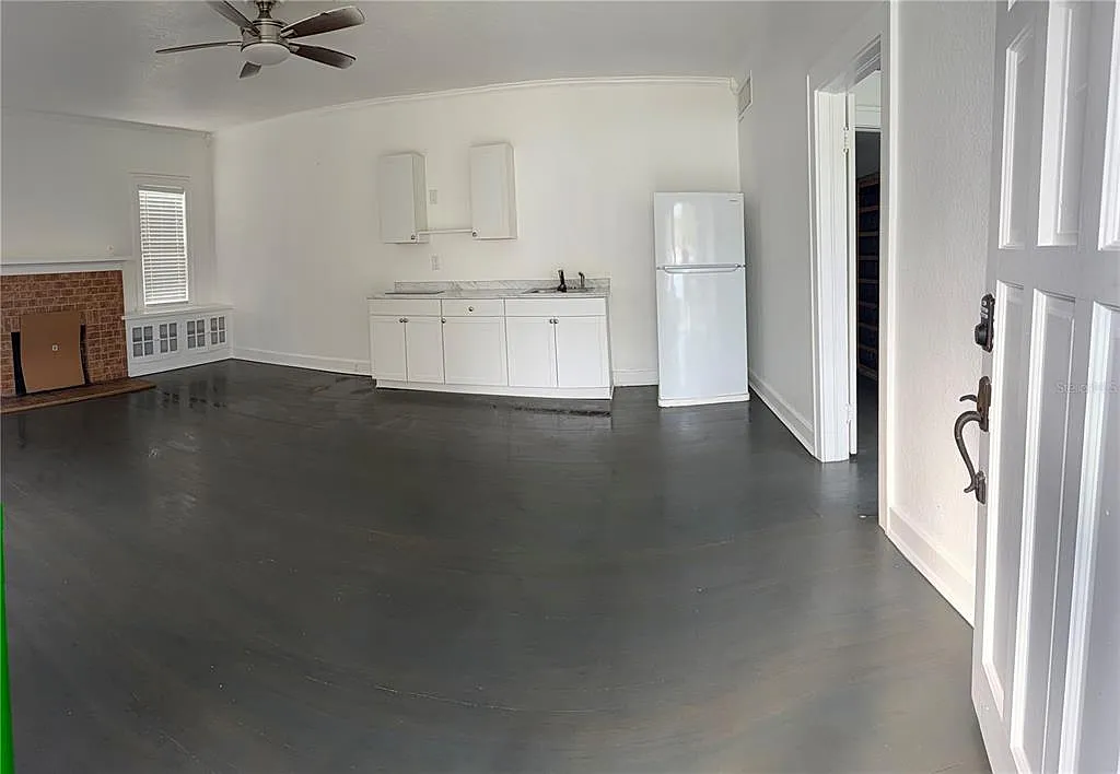 1 bed, 1.0 bath, 700 sqft, $1,300 — Photo 3