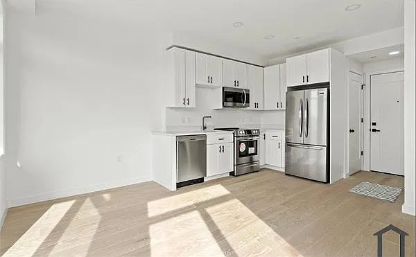 2 bed, $3,300 — Photo 3