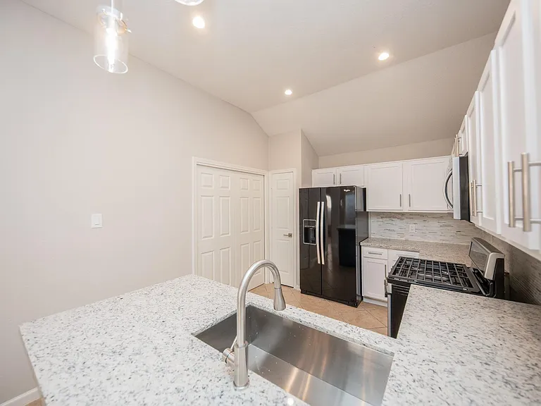 121 Coffee Ln — Photo 13