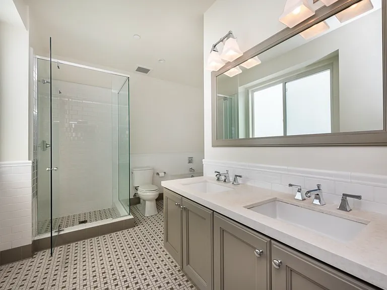 1625 Granville Ave #202 — Photo 11
