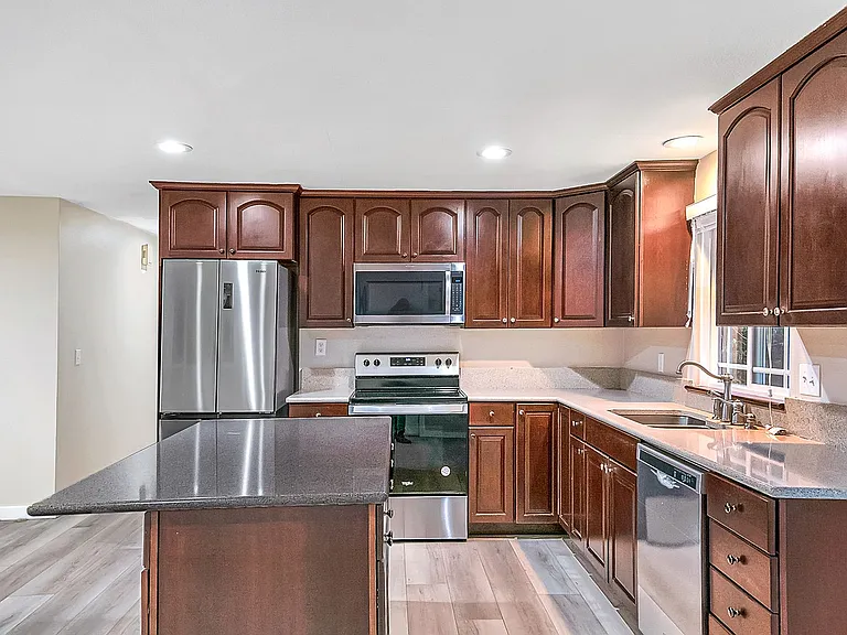 2533 N Willamette Blvd — Photo 8