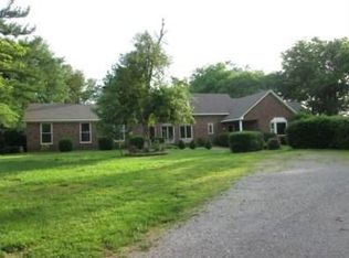 1027 E Lake Rd, Gracey, KY 42232