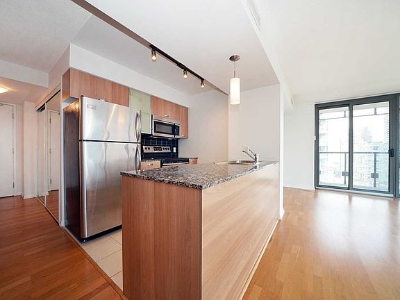 4th image of 38 Grenville St #1908