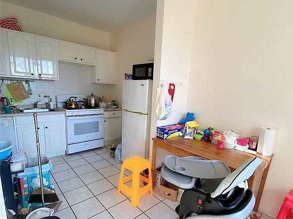 4th image of 147-37 Beech Ave #3A