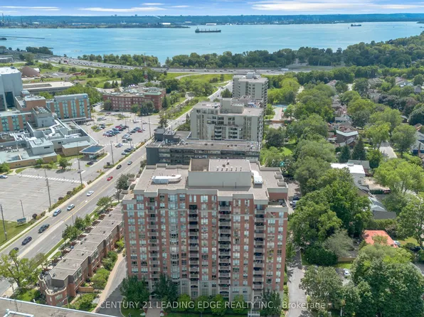 442 Maple Ave #403, Burlington, ON L7S 2L7