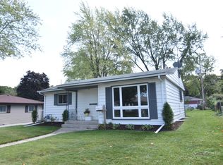 1617 Rushmore Dr, Waukesha, WI 53188
