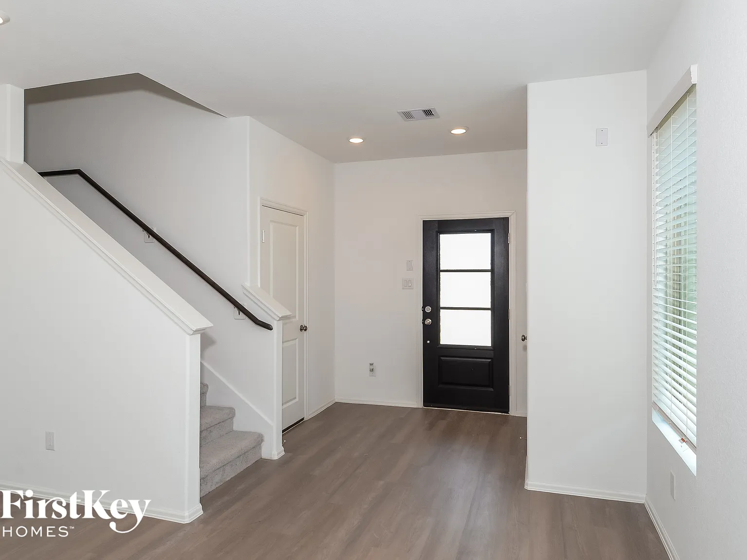 4 bed, 2.5 bath, 1853 sqft, $2,310 — Photo 2