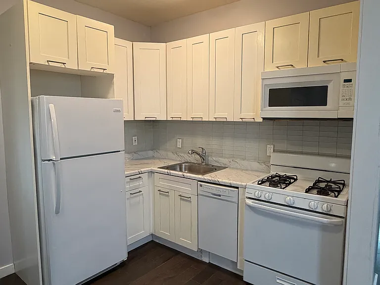 29 Bartholdi Ave #1A — Photo 1