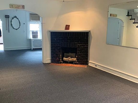 2nd image of 5738 W Oxford St