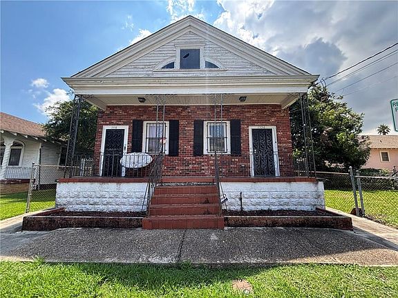 2nd image of 1556 N Tonti St