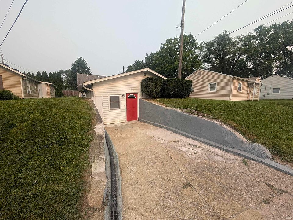 1st image of 911 N Main St