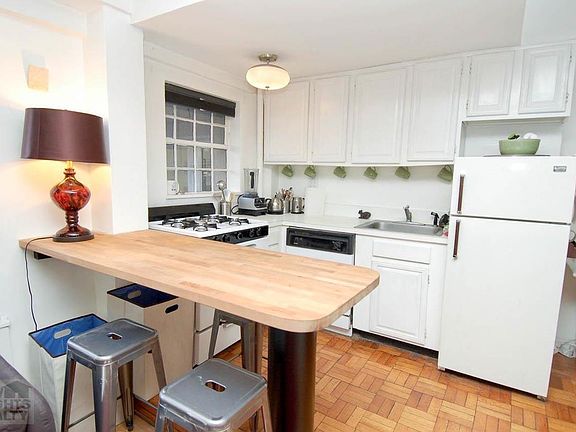 3rd image of 77 Park Ter APT D19