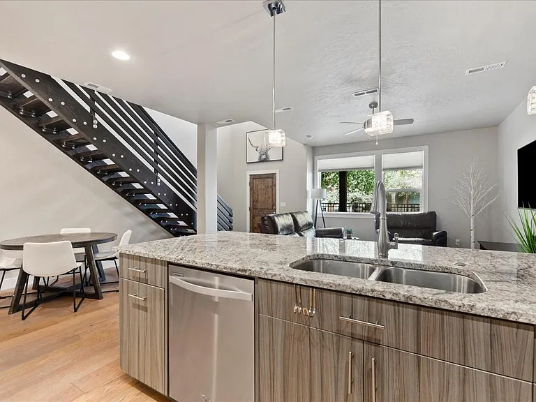 1421 E Lone Creek Dr — Photo 17
