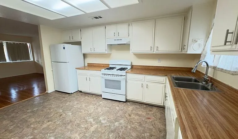 539 N Alameda Ave #4 — Photo 6