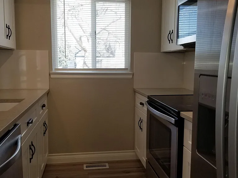 2058 Sumac St — Photo 16