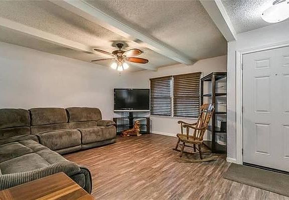 3rd image of 402 Childers Ave