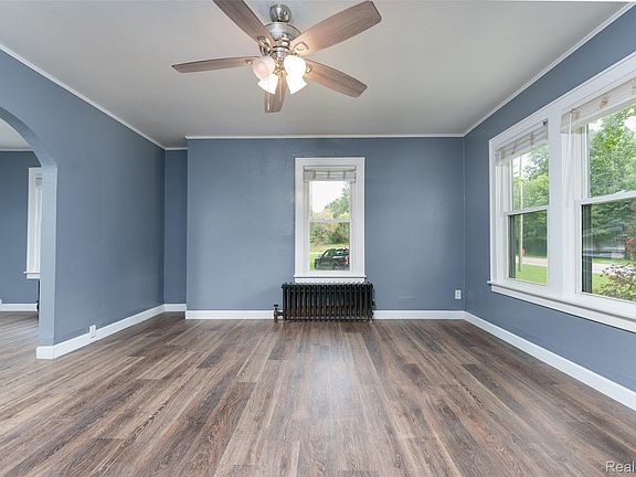 3rd image of 26475 W Michigan Ave