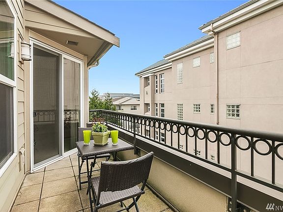 5th image of 615 6th St APT 403