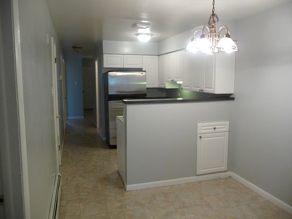 2nd image of 458 E Bowen Ave