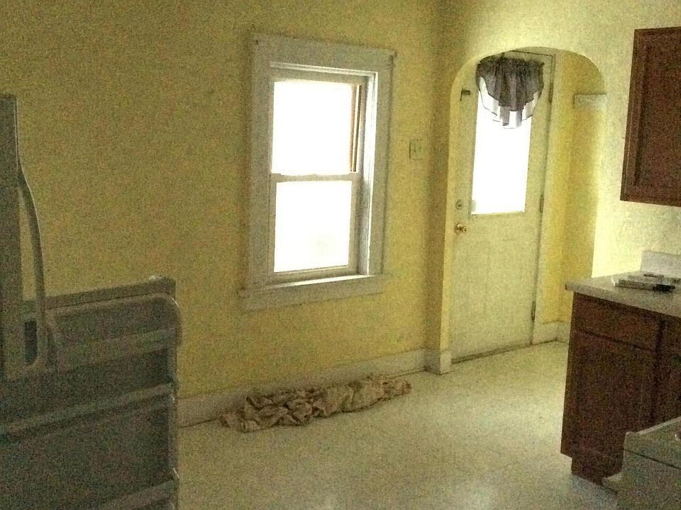 Front Door entrance into the kitchen
