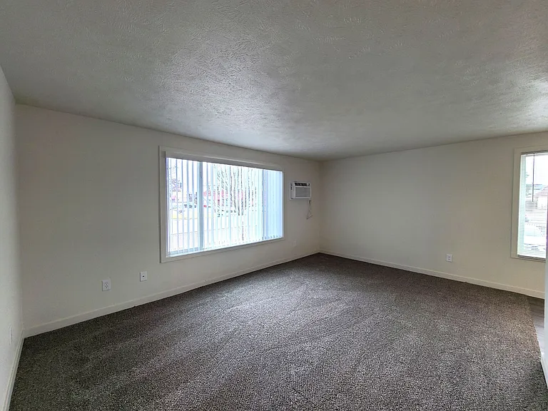 827 E Ermina Ave — Photo 7