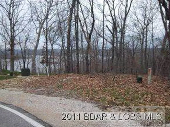 137 Bluewater Ct, Lake Ozark, MO 65049