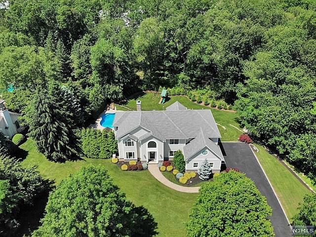 2nd image of 26 Swan Rd