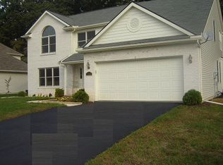 7772 Kensington Rd, Lambertville, MI 48144