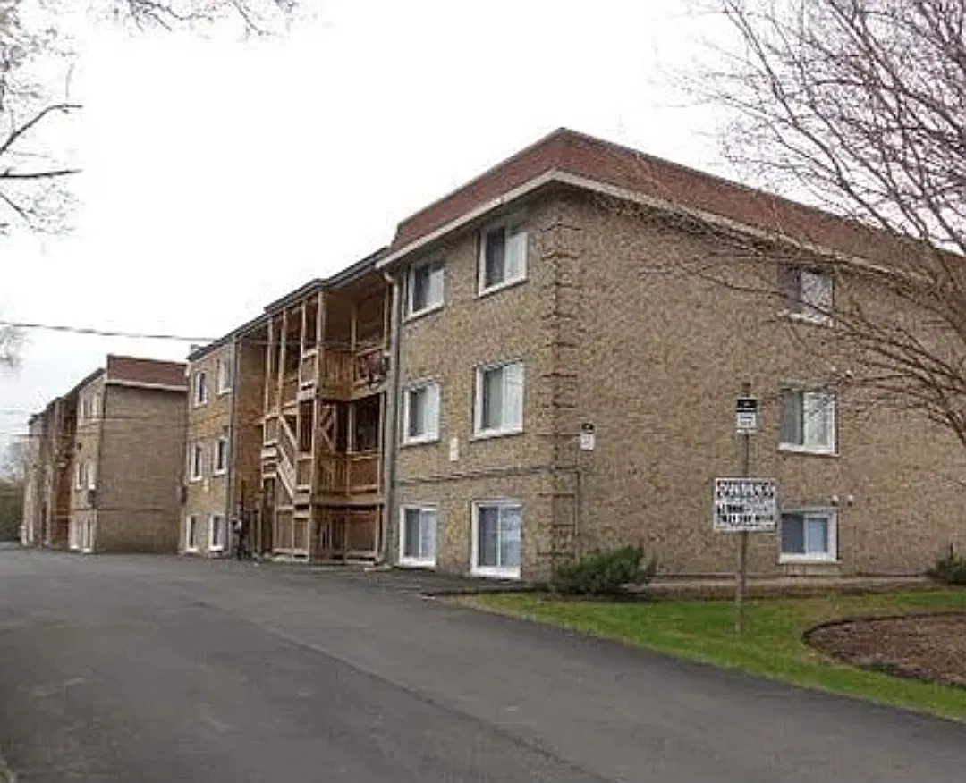 2 bed, 825 sqft, $1,600 — Photo 2