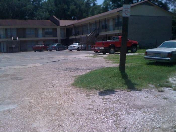 EXTERIOR AND PARKING