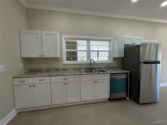 5th image of 507 4th St NE