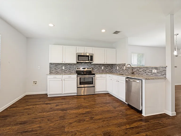 708 Claiborn Ln — Photo 4