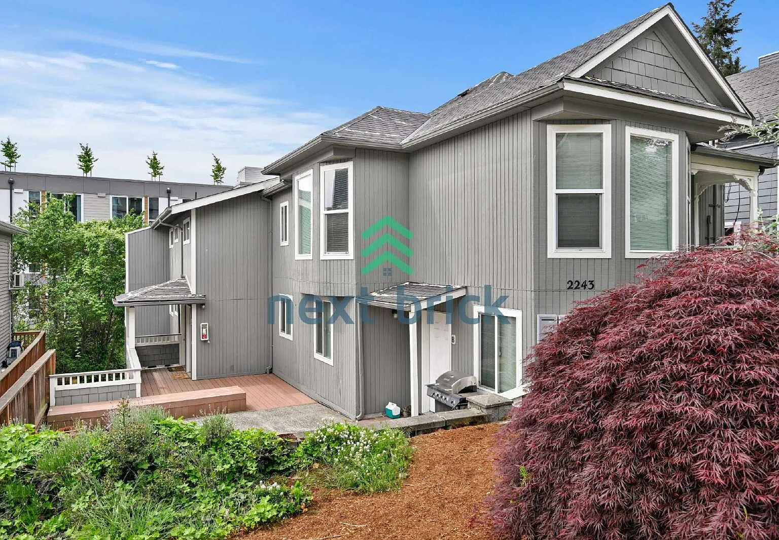 Modern Remodeled 2-Bedroom Apartment in Prime Queen Anne — Photo 1