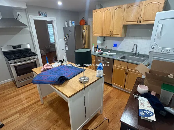 42 Gold Star Rd #1, Cambridge, MA 02140