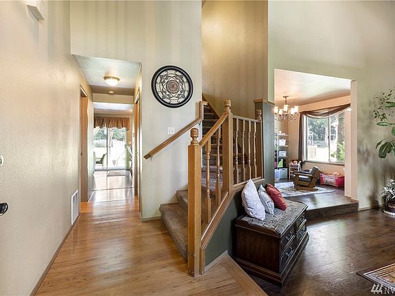 4th image of 11008 204th Avenue Ct E