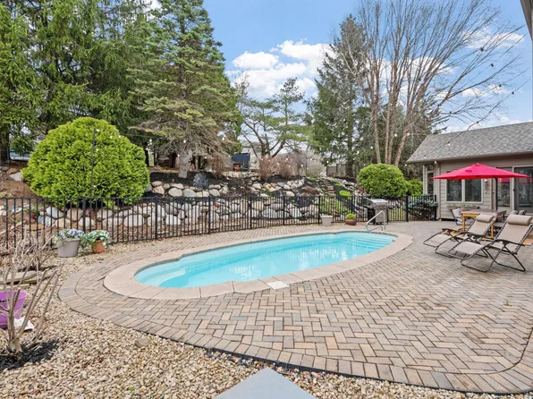 16710 Innsbrook Dr, Lakeville, MN 55044
